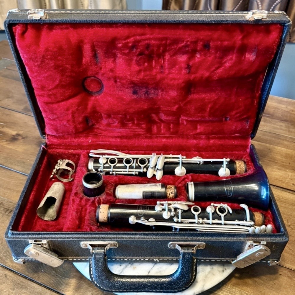 VTG Vito Reso-Tone Student Band Clarinet & Red Velvet Hard Case - Needs Service